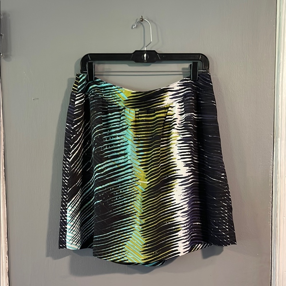LOFT lined fern leaf‎ print skirt with zipper Size 8